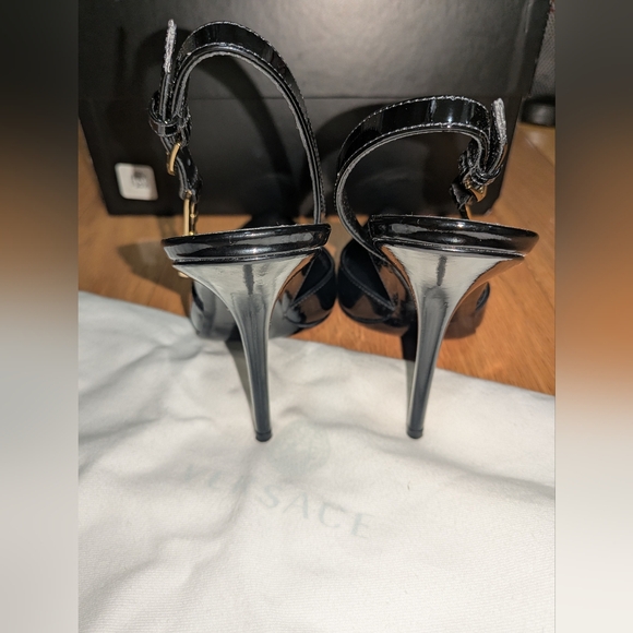 NEW VERSACE SAFETY PIN PATENT LEATHER SLINGBACK PUMPS - Picture 5 of 11